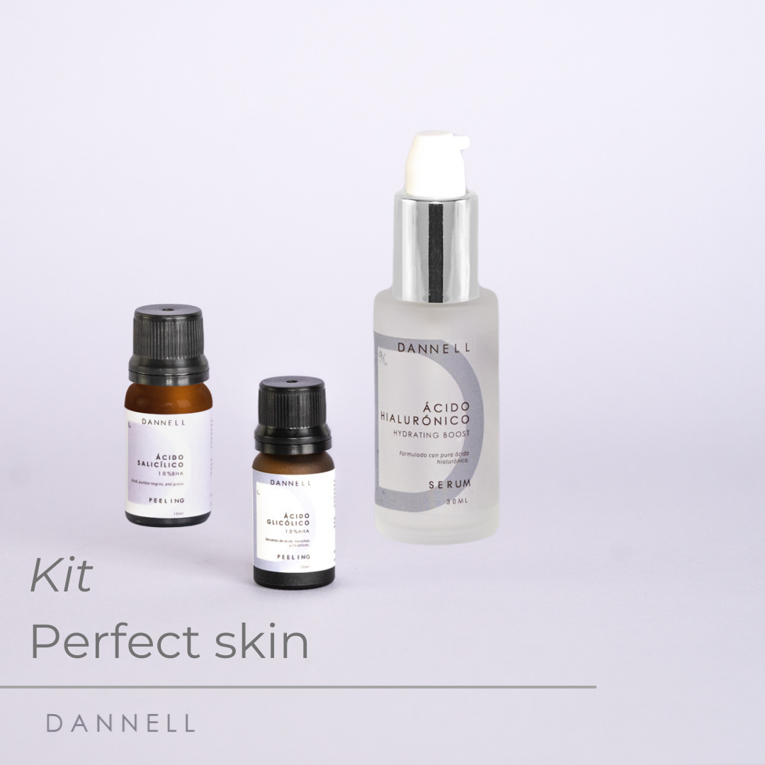 Si tienes manchas, cicatrices, piel, acné o puntos negros este Kit es para ti Ácido Hialurónico: Aumenta la producción de colágeno, y prolonga la hidratación, para conseguir una piel más firme y suave. Ácido salicílico: ayuda a limpiar los poros a profundidad y eliminar las bacterias y obstrucciones que causan el acné y puntos negros. Ácido Glicólico: Ayuda a remover la capa externa de la piel para mejorar la apariencia de manchas, texturas, cicatrices y otras imperfecciones.