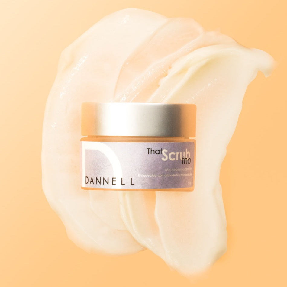 Nuestra Crema Limpiadora Microdermabrasión es enriquecida con árbol de té y microcristales para una exfoliación segura. Elimina impurezas y piel muerta para darle paso a una piel rejuvenecida, suave y limpia.